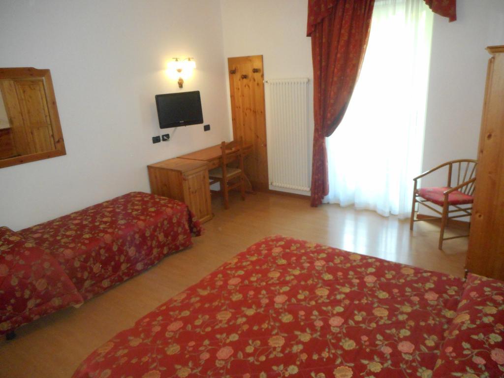 Garni Lago Alpino Molveno Habitación foto